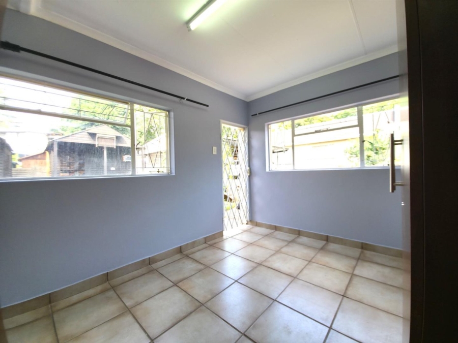 To Let 2 Bedroom Property for Rent in Meerhof North West